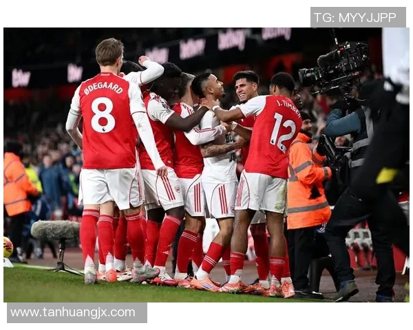 曼切斯特城迎战谢菲尔德联队争夺英超冠军荣耀之战